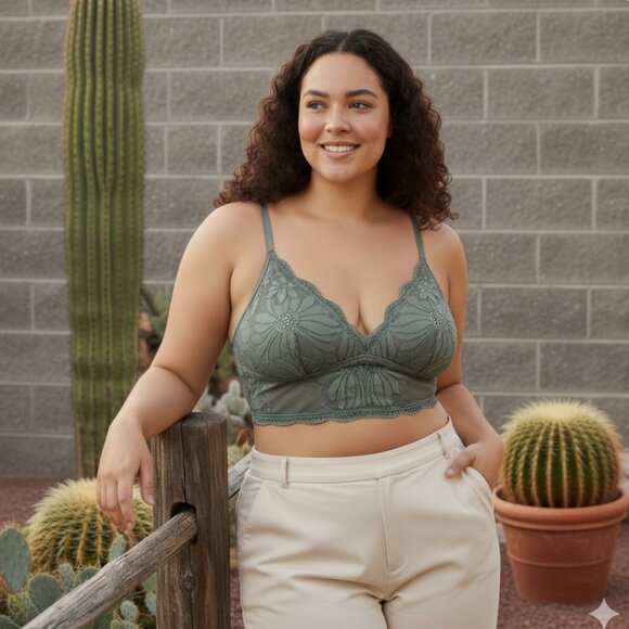 New Women’s Green Lined Wireless Bra w Soft Lace Size Medium Fits Cup A B some C - Picture 1 of 8